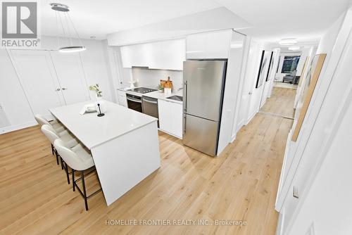 706 - 10 Eva Road, Toronto (Etobicoke West Mall), ON - Indoor Photo Showing Kitchen