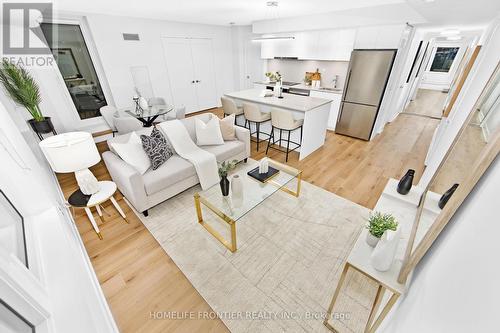 706 - 10 Eva Road, Toronto (Etobicoke West Mall), ON - Indoor Photo Showing Living Room