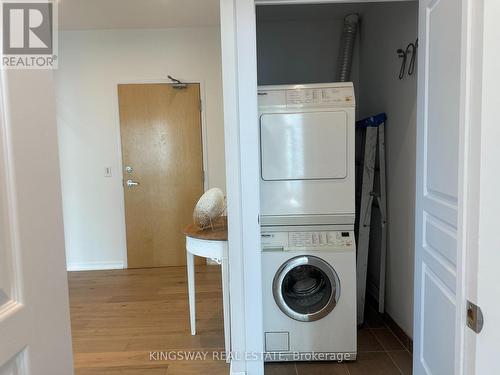 3404 - 220 Burnhamthorpe Road W, Mississauga, ON - Indoor Photo Showing Laundry Room