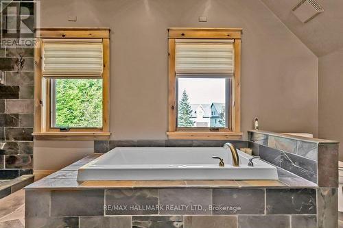 136 Snowbridge Way, Blue Mountains (Blue Mountain Resort Area), ON - Indoor Photo Showing Bathroom