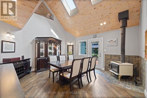 1622 Houseys Rapids Road, Gravenhurst, ON - Indoor Photo Showing Dining Room