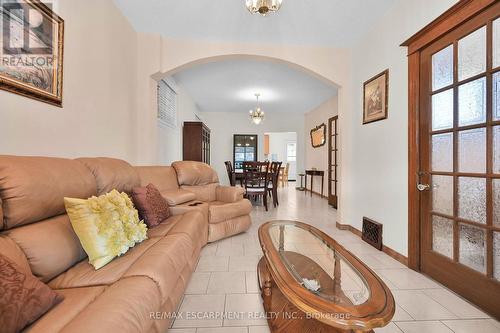 39 Sherman Avenue N, Hamilton (Gibson), ON - Indoor Photo Showing Living Room