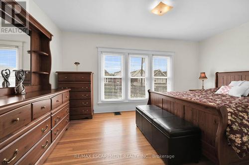 39 Sherman Avenue N, Hamilton (Gibson), ON - Indoor Photo Showing Bedroom