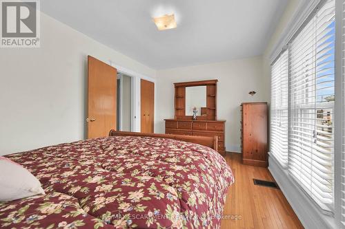 39 Sherman Avenue N, Hamilton (Gibson), ON - Indoor Photo Showing Bedroom