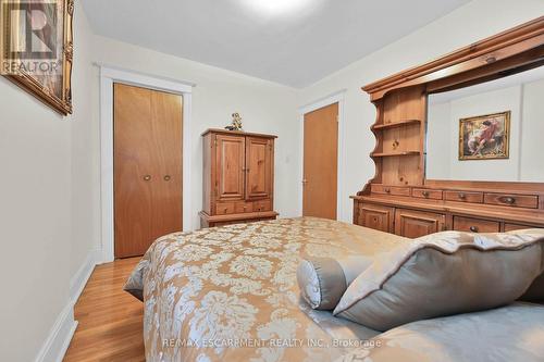 39 Sherman Avenue N, Hamilton (Gibson), ON - Indoor Photo Showing Bedroom