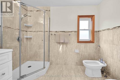 39 Sherman Avenue N, Hamilton (Gibson), ON - Indoor Photo Showing Bathroom