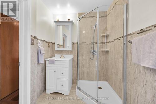 39 Sherman Avenue N, Hamilton (Gibson), ON - Indoor Photo Showing Bathroom