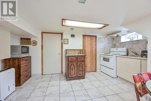 39 Sherman Avenue N, Hamilton (Gibson), ON - Indoor Photo Showing Kitchen