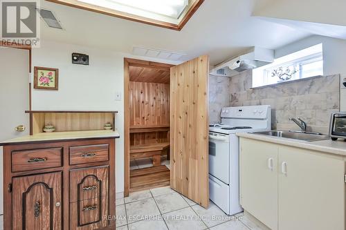 39 Sherman Avenue N, Hamilton (Gibson), ON - Indoor Photo Showing Kitchen