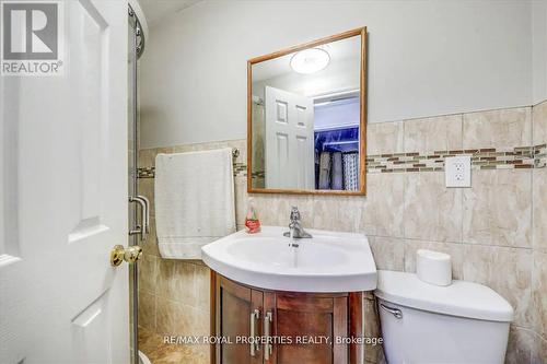 34 Robinson Avenue, Kawartha Lakes, ON - Indoor Photo Showing Bathroom