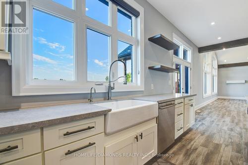 6577 3Rd Line, New Tecumseth, ON - Indoor Photo Showing Kitchen With Upgraded Kitchen