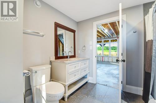 6577 3Rd Line, New Tecumseth, ON - Indoor Photo Showing Bathroom