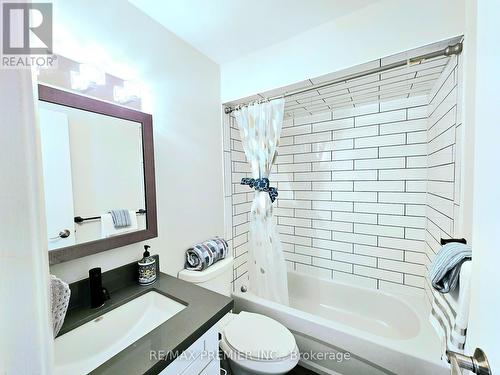 254 Milestone Crescent, Aurora (Aurora Village), ON - Indoor Photo Showing Bathroom