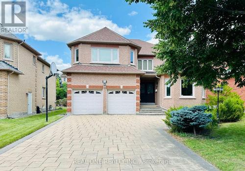 18 Henricks Crescent, Richmond Hill, ON - Outdoor With Facade