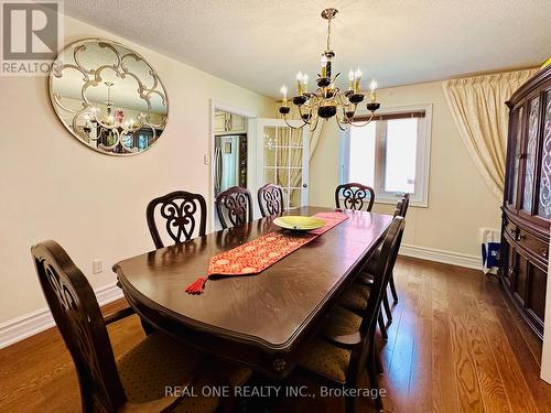 18 Henricks Crescent, Richmond Hill, ON - Indoor Photo Showing Dining Room