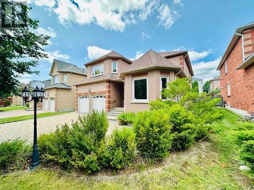 18 Henricks Crescent, Richmond Hill, ON - Outdoor