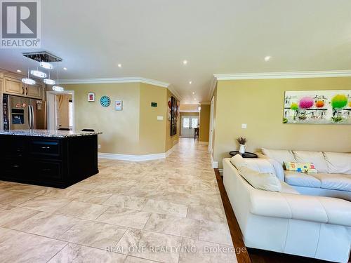 18 Henricks Crescent, Richmond Hill, ON - Indoor