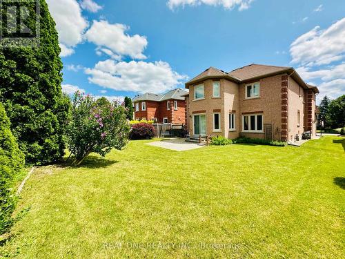 18 Henricks Crescent, Richmond Hill, ON - Outdoor