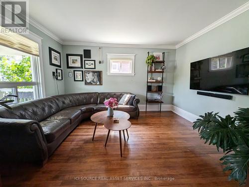 260 Colborne Street W, Orillia, ON - Indoor Photo Showing Living Room