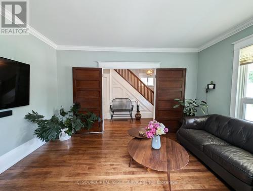 260 Colborne Street W, Orillia, ON - Indoor Photo Showing Living Room