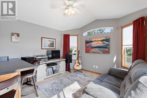 D10 - 153 County Road 27, Prince Edward County (Ameliasburgh), ON - Indoor Photo Showing Living Room