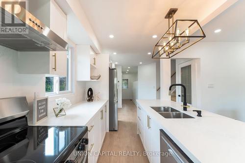 20 Empire Crescent, Clarington (Courtice), ON - Indoor Photo Showing Kitchen With Double Sink With Upgraded Kitchen