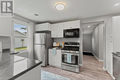 983 Ford, Windsor, ON - Indoor Photo Showing Kitchen