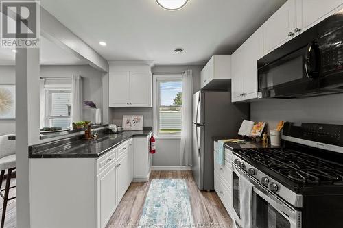 983 Ford, Windsor, ON - Indoor Photo Showing Kitchen