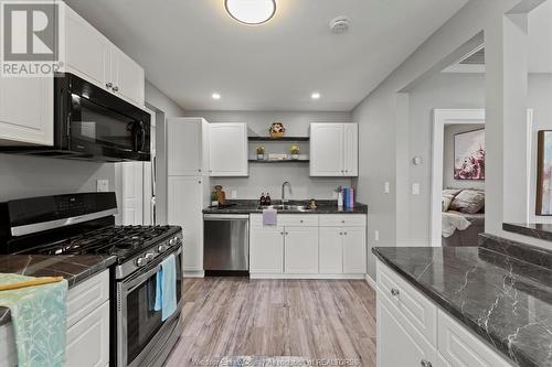 983 Ford, Windsor, ON - Indoor Photo Showing Kitchen