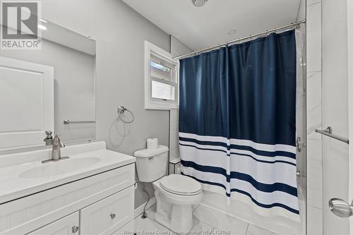 983 Ford, Windsor, ON - Indoor Photo Showing Bathroom