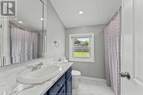 983 Ford, Windsor, ON - Indoor Photo Showing Bathroom