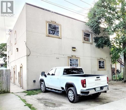 1570 Lillian, Windsor, ON - Indoor Photo Showing Garage