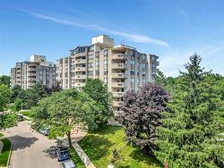 8 Village Green|Unit #611  Stoney Creek, ON L8G 5B7