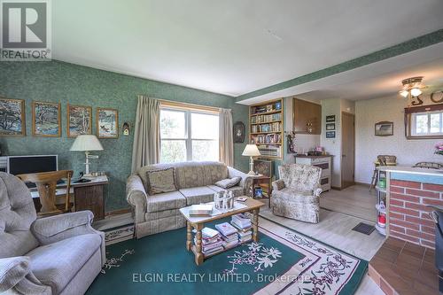 11209 Imperial Road, Malahide, ON - Indoor Photo Showing Living Room