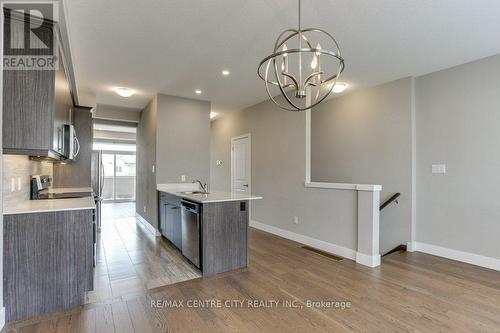 2092 Meadowgate Boulevard, London, ON - Indoor Photo Showing Kitchen