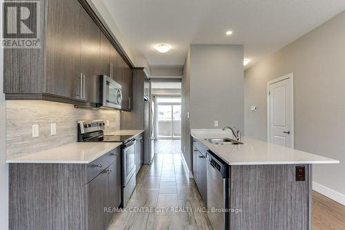 2092 Meadowgate Boulevard, London, ON - Indoor Photo Showing Kitchen With Upgraded Kitchen