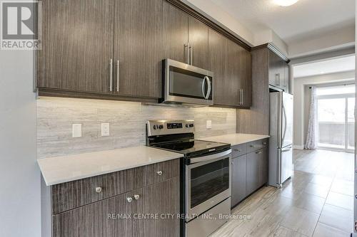 2092 Meadowgate Boulevard, London, ON - Indoor Photo Showing Kitchen With Upgraded Kitchen