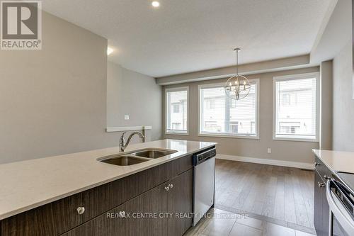 2092 Meadowgate Boulevard, London, ON - Indoor Photo Showing Kitchen With Double Sink