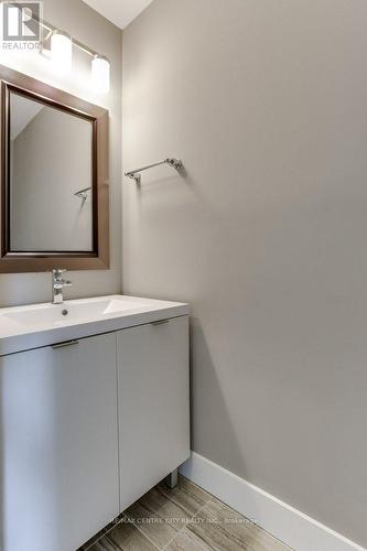 2092 Meadowgate Boulevard, London, ON - Indoor Photo Showing Bathroom