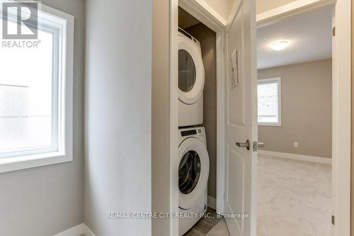 2092 Meadowgate Boulevard, London, ON - Indoor Photo Showing Laundry Room