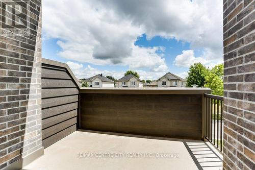 2092 Meadowgate Boulevard, London, ON - Outdoor