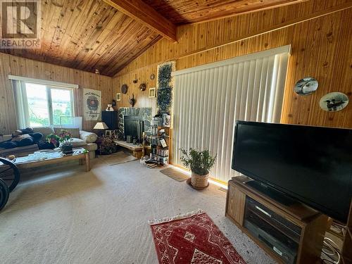 4956 212 Road, Dawson Creek, BC - Indoor Photo Showing Living Room