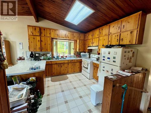 4956 212 Road, Dawson Creek, BC - Indoor Photo Showing Kitchen With Double Sink