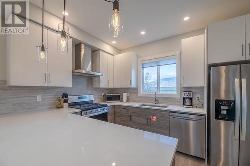 253 Norton Street Unit# 108, Penticton, BC - Indoor Photo Showing Kitchen With Upgraded Kitchen