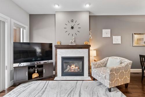 3847 Sonoma Pines Drive, West Kelowna, BC - Indoor Photo Showing Living Room With Fireplace