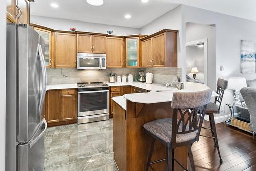 3847 Sonoma Pines Drive, West Kelowna, BC - Indoor Photo Showing Kitchen