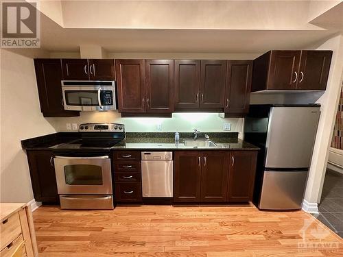 245 Kent Street Unit#407, Ottawa, ON - Indoor Photo Showing Kitchen