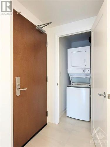 805 Carling Avenue Unit#801, Ottawa, ON - Indoor Photo Showing Laundry Room