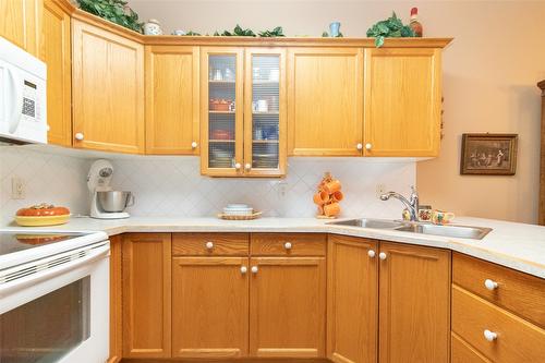 107-2300 Benvoulin Road, Kelowna, BC - Indoor Photo Showing Kitchen With Double Sink