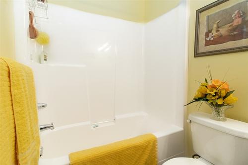 107-2300 Benvoulin Road, Kelowna, BC - Indoor Photo Showing Bathroom